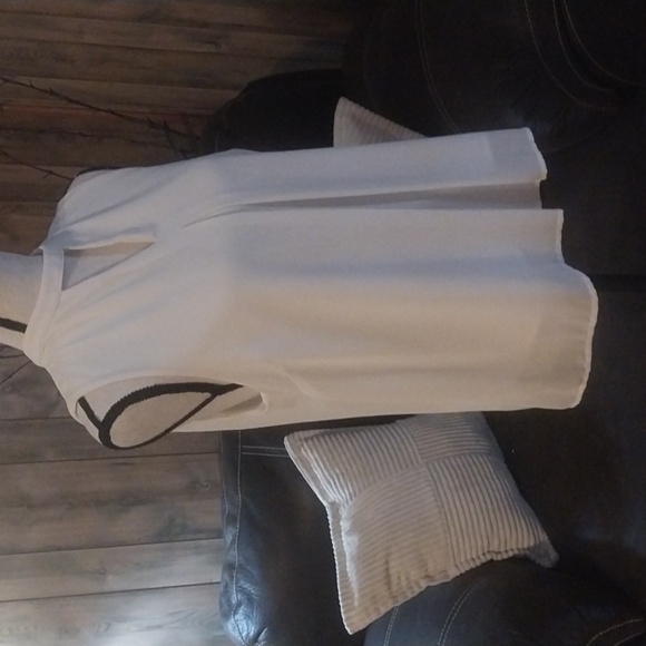 Monteau Key Hole Silky Lined Shell Top Ivory Sleeveless Blouse Size L - Picture 3 of 8